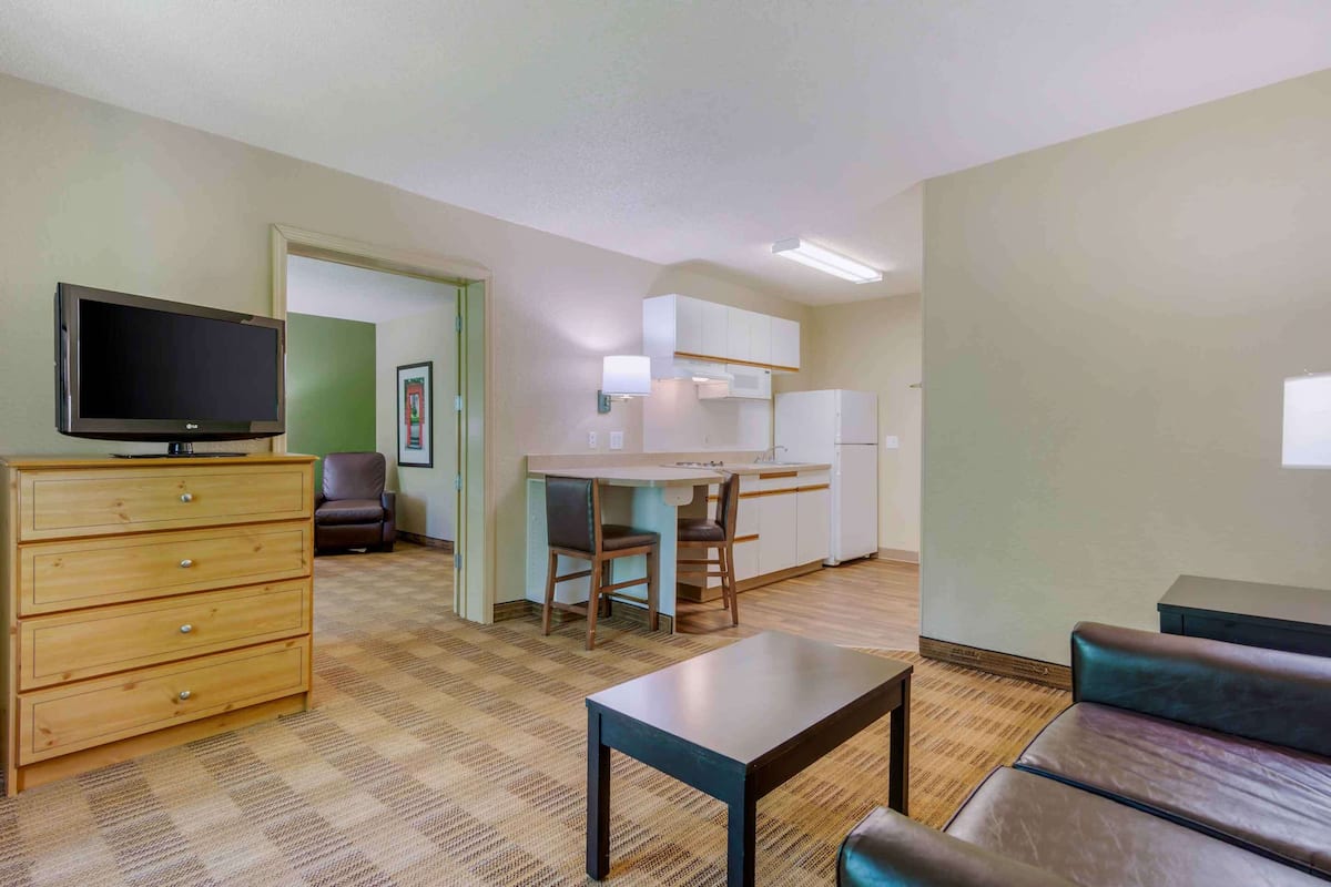 Suite, 1 King Bed with Sofa bed, Non Smoking | Desk, laptop workspace, iron/ironing board, free WiFi