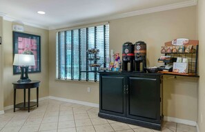 Café da manhã para viagem grátis todos os dias