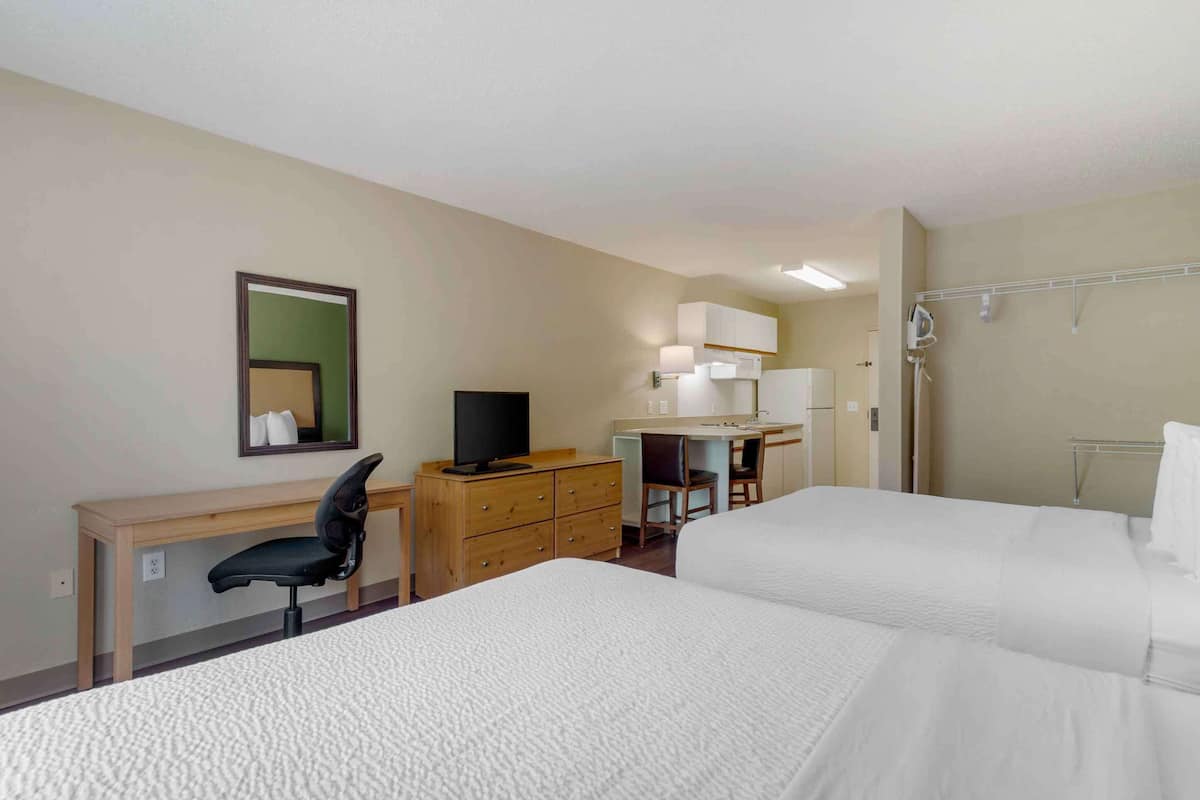 Studio, 2 Queen Beds, Non Smoking | Desk, laptop workspace, iron/ironing board, free WiFi