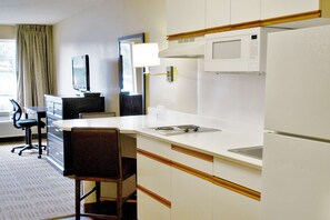 Studio, 1 très grand lit, non-fumeur | Bureau, espace de travail pour ordinateurs portables