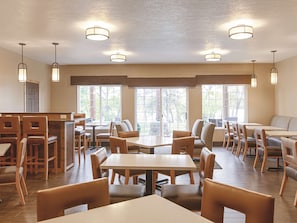 Bao gồm bữa sáng buffet hàng ngày