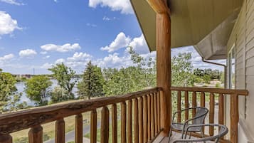Standard Room, 1 King Bed, Jetted Tub, River View