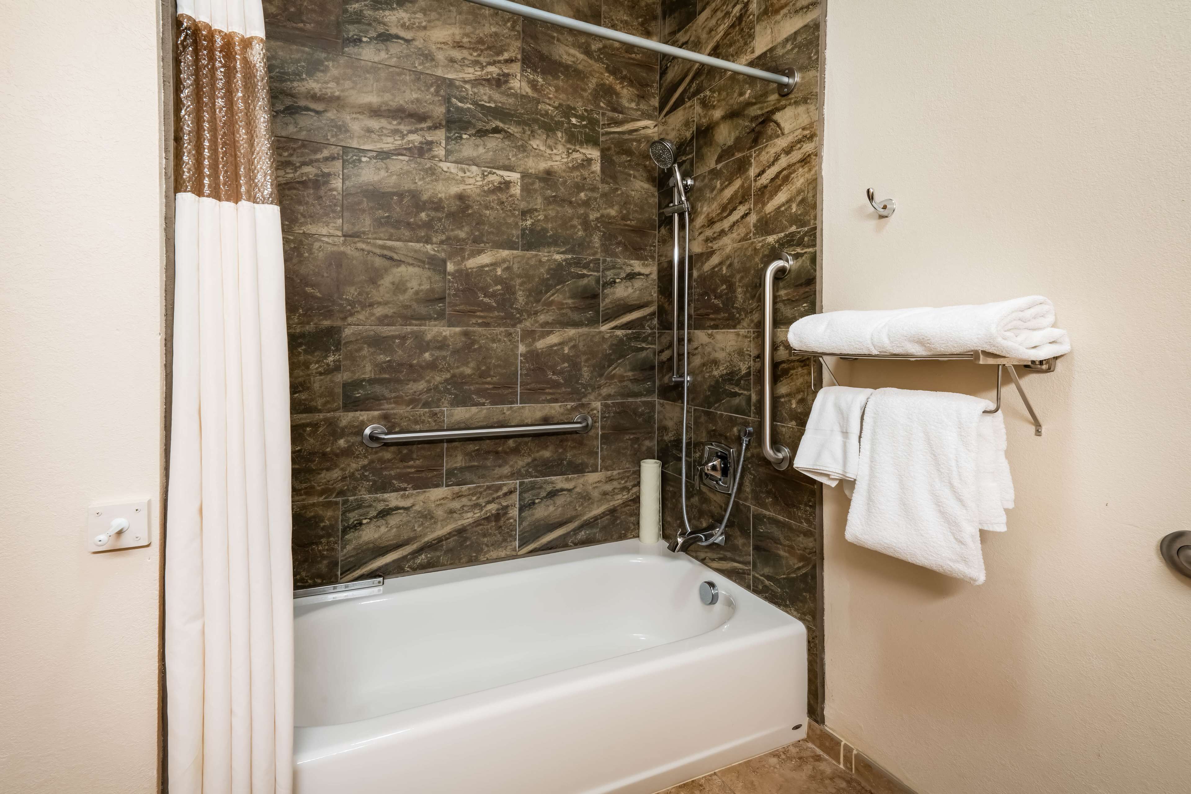 standard room, 1 king bed, accessible, refrigerator & microwave | bathroom | combined shower/bathtub, free toiletries, hair dryer, towels