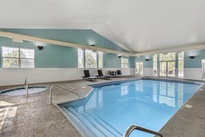 室內泳池