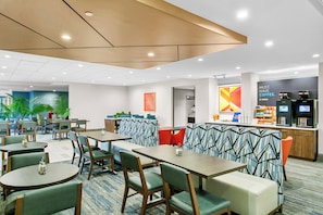 A modern hotel lobby with seating areas, a coffee bar, and a reception desk. - Holiday Inn Express & Suites Baltimore West - Catonsville by IHG (Catonsville)