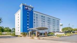 A Holiday Inn Express hotel with a blue and white facade, a covered entrance, and a parking lot. - Holiday Inn Express & Suites Baltimore West - Catonsville by IHG (Catonsville)
