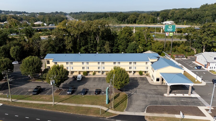 Danbury Inn & Suites