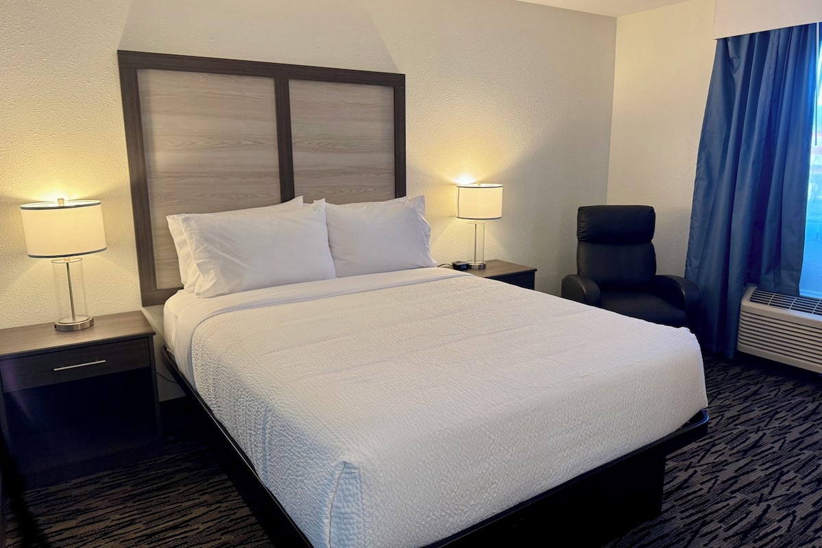 Premium bedding, down duvets, Tempur-Pedic beds, desk