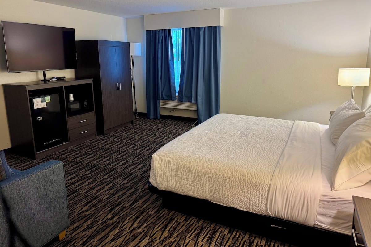 Standard Room, 1 King Bed, Mobility Accessible