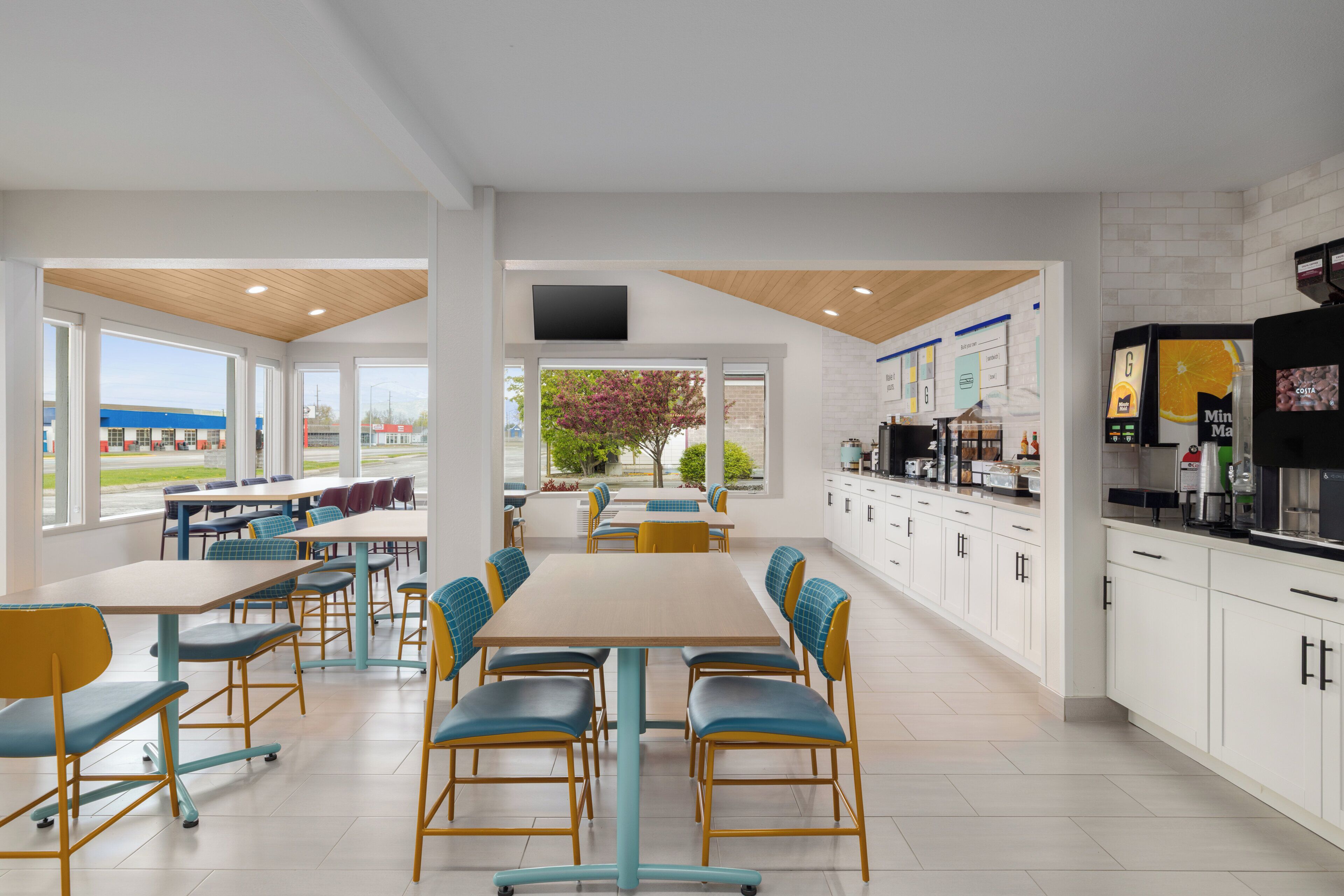 Free daily continental breakfast 