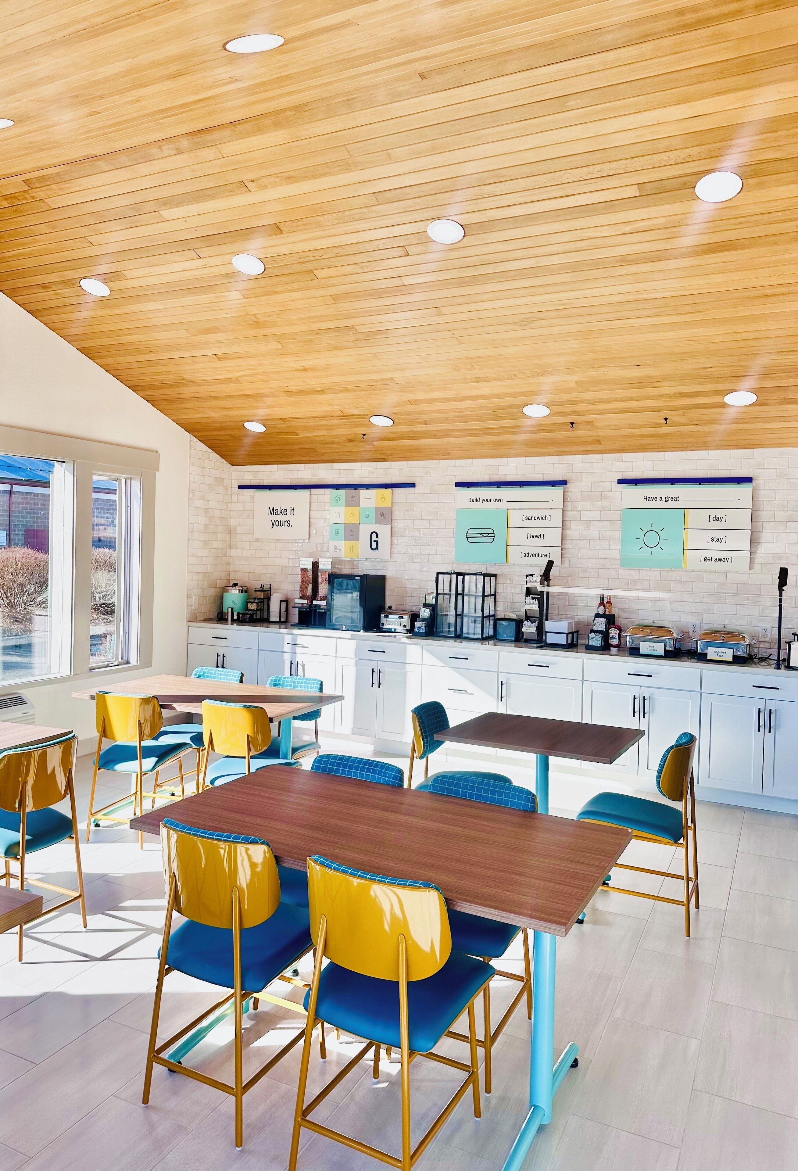 Free daily continental breakfast 