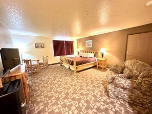 Business Room, 1 King Bed, Non Smoking | Desk, iron/ironing board, free cots/infant beds, free WiFi