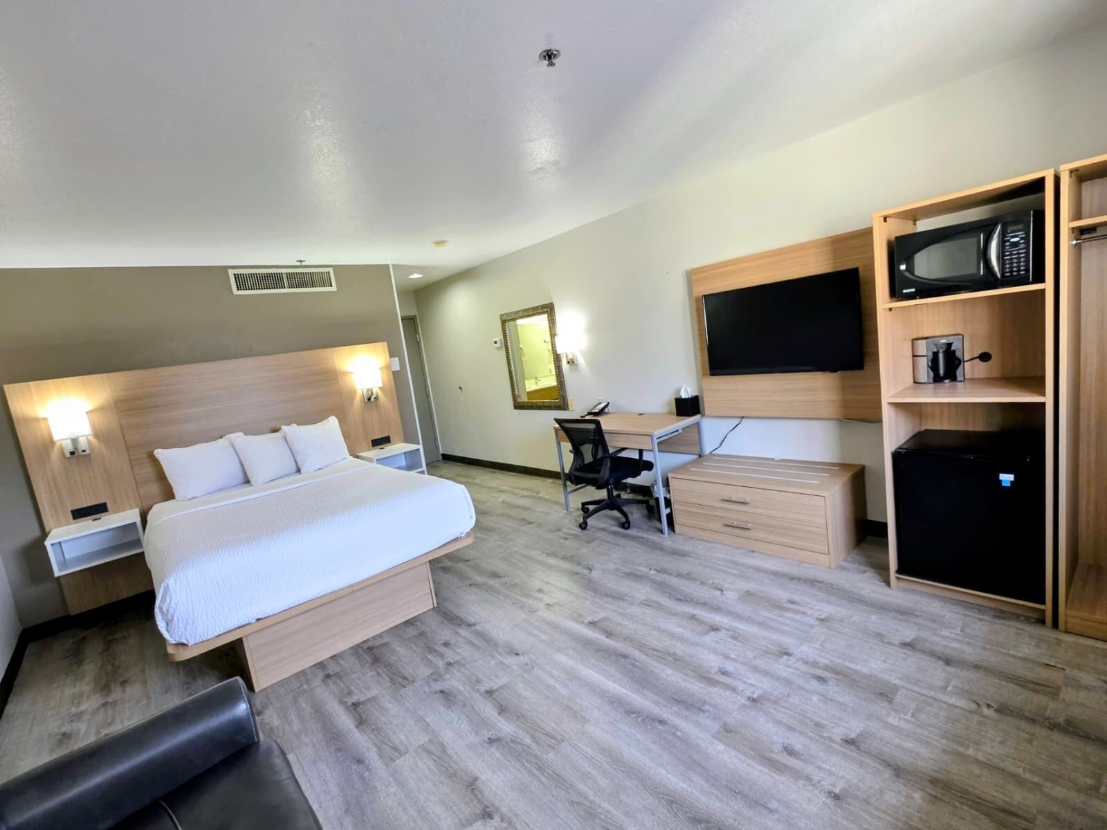 Studio Suite, 1 Queen Bed with Sofa bed, Non Smoking | Individually furnished, desk, blackout curtains, iron/ironing board