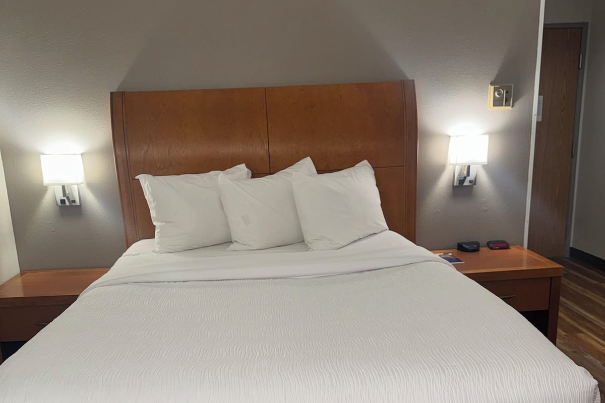 room, 1 queen bed, non smoking | individually furnished, desk, blackout curtains, iron/ironing board