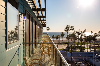 Premier View King | Balcony view at Hotel Erwin