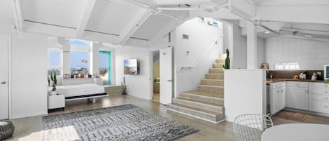 Suite (Dogtown Penthouse) | Premium bedding, down duvets, pillow-top beds, minibar