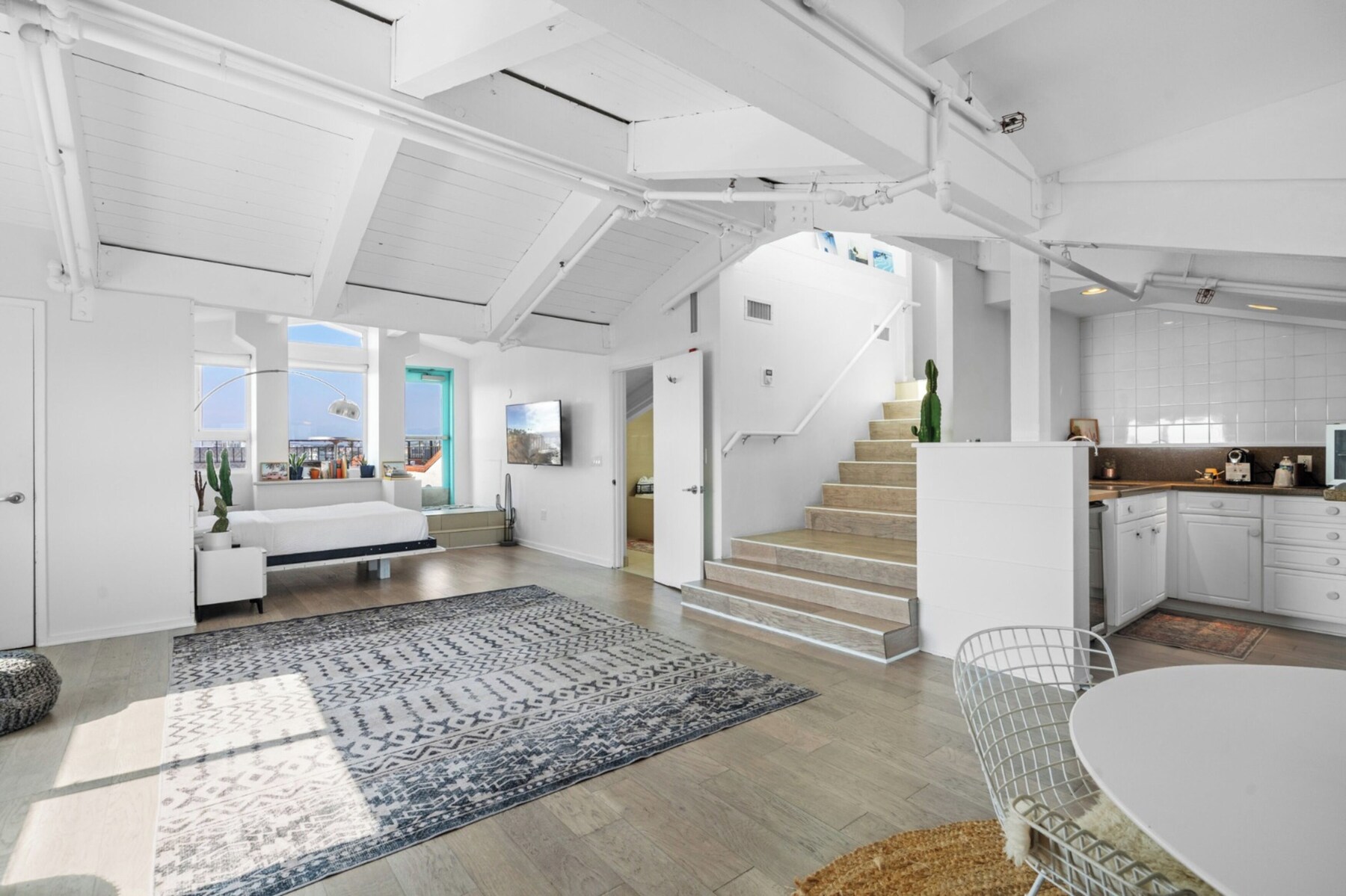 Suite (Dogtown Penthouse) | Premium bedding, down comforters, pillowtop beds, minibar