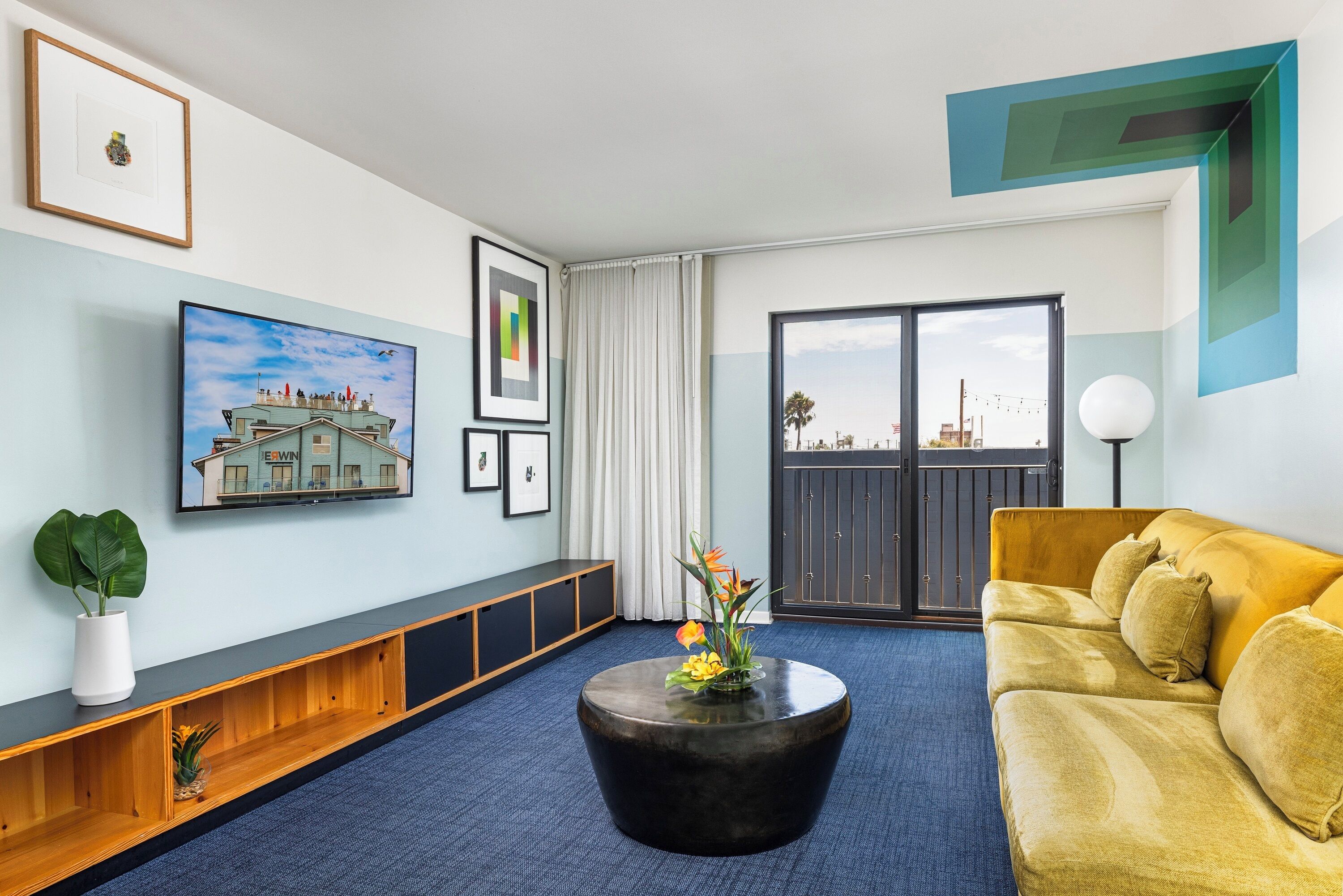 Suite, 1 King Bed with Sofa Bed, City View | Premium bedding, down comforters, pillowtop beds, minibar