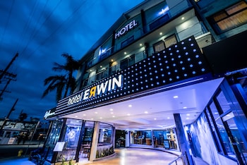 Hotel exterior and entrance at Hotel Erwin Venice Beach