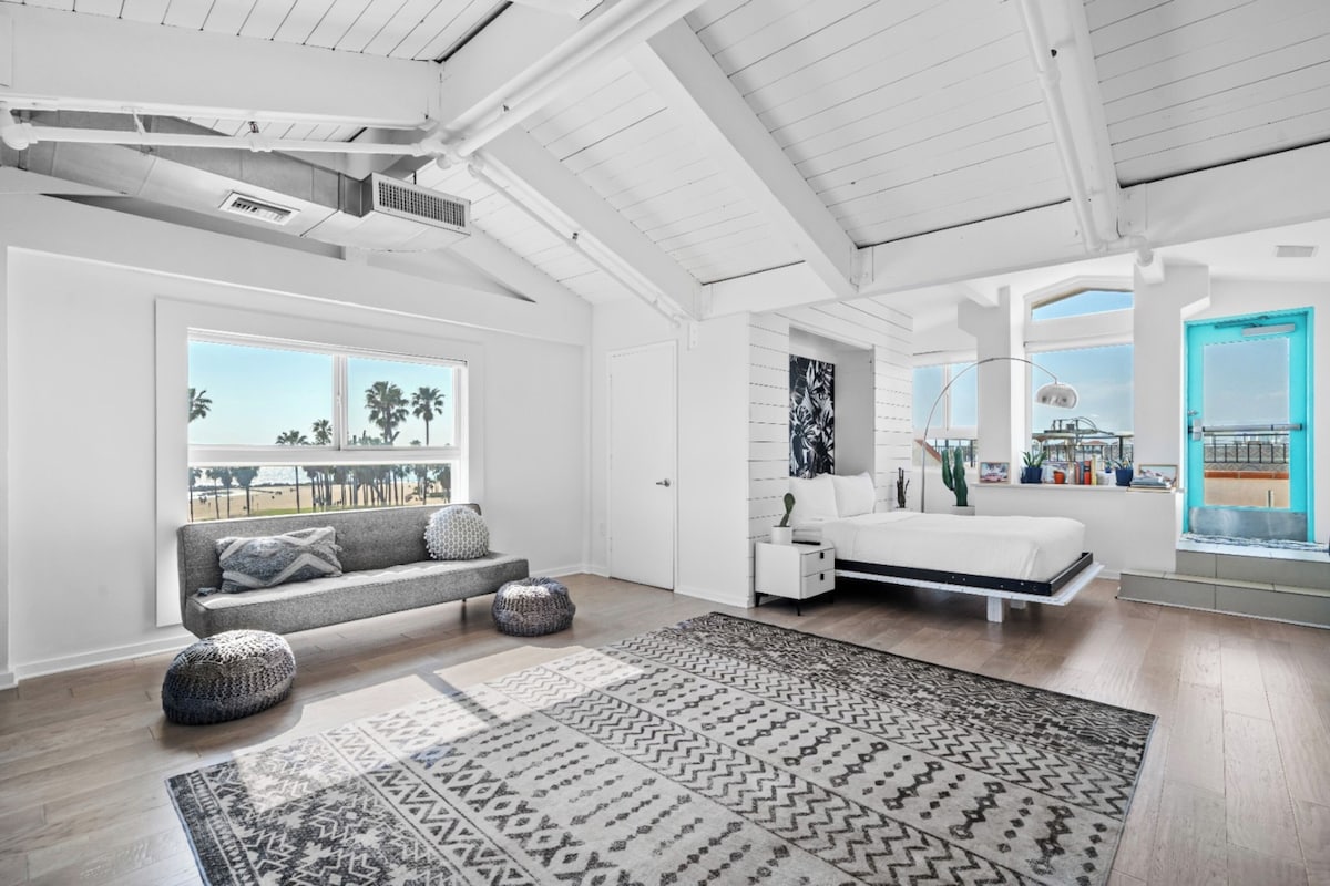 套房 (Dogtown Penthouse) | 高档床上用品、羽绒被、加厚床垫、迷你吧