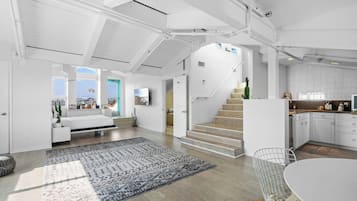 Suite (Dogtown Penthouse) | 1 bedroom, premium bedding, down comforters, pillowtop beds