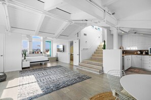 Suite (Dogtown Penthouse)