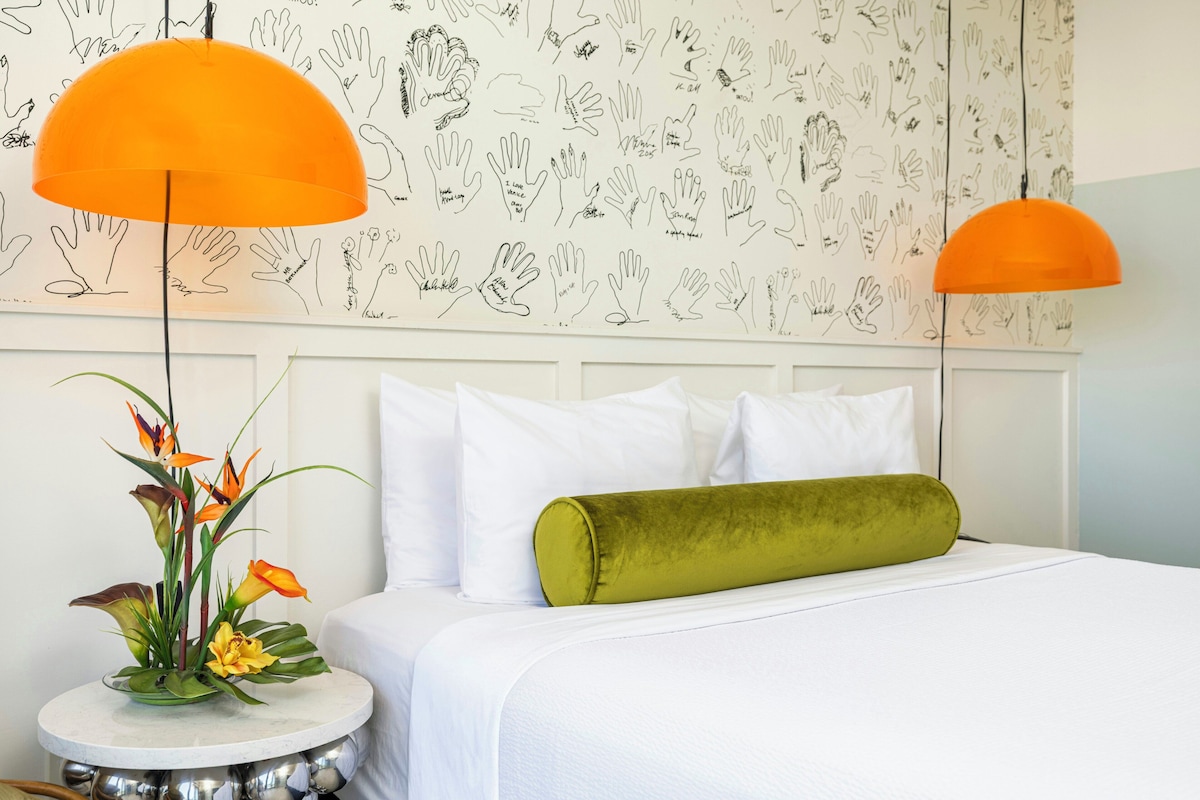 Hochwertige Bettwaren, Daunenbettdecken, Pillowtop-Betten, Minibar