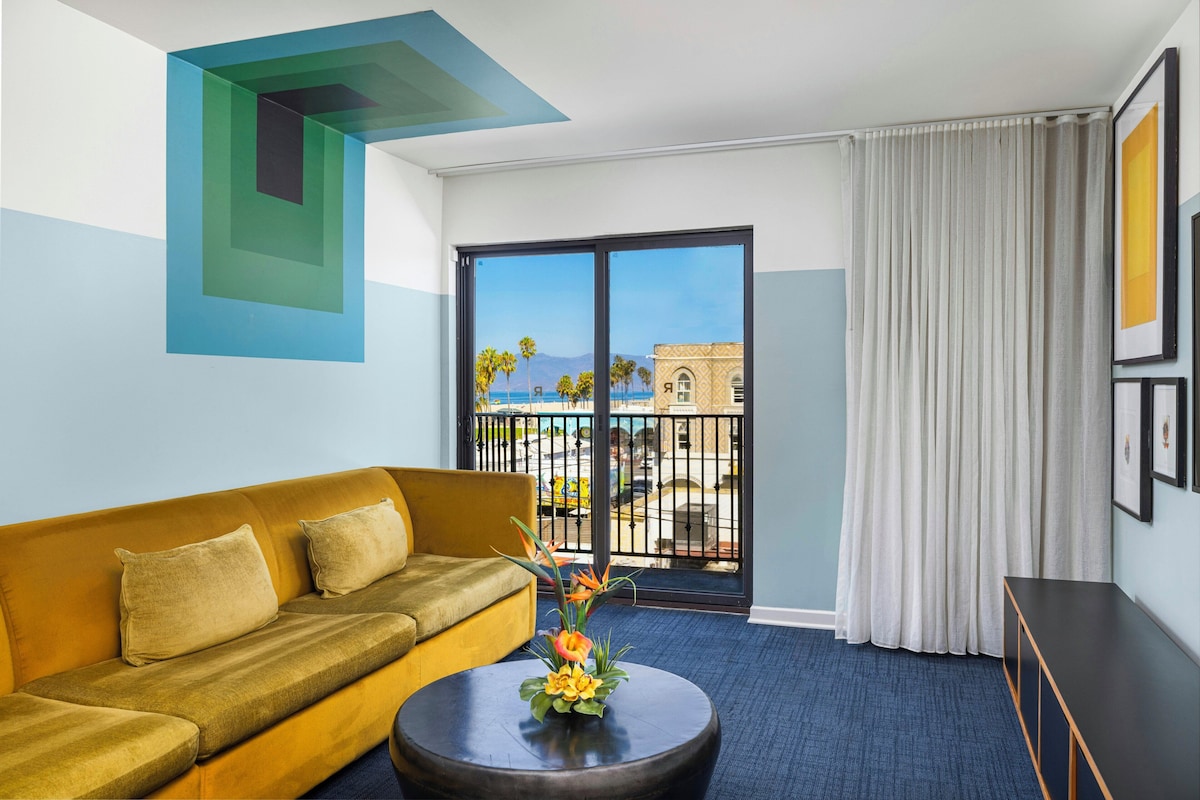 Suite, Mehrere Betten, eingeschränkter Meerblick | Hochwertige Bettwaren, Daunenbettdecken, Pillowtop-Betten, Minibar