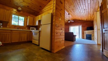 Luxury House, 2 Bedrooms, Non Smoking, Kitchen (non-pet friendly) | Blackout drapes, iron/ironing board, free WiFi, bed sheets