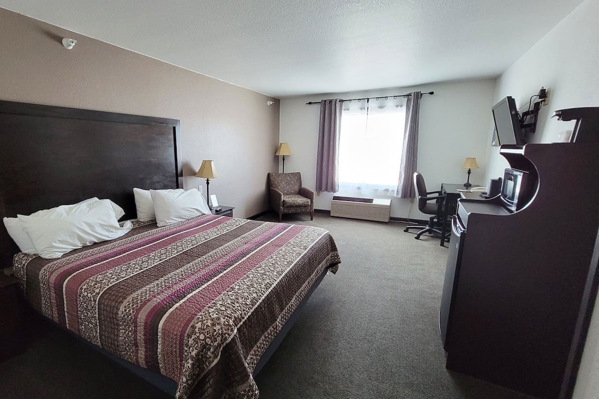 Blackout drapes, iron/ironing board, free WiFi, bed sheets