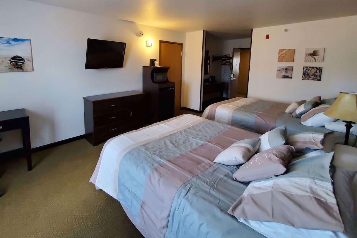 Blackout drapes, iron/ironing board, free WiFi, bed sheets