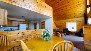 Blackout curtains, iron/ironing board, free WiFi, bed sheets - Jasper Ridge Inn Ishpeming (Ishpeming)