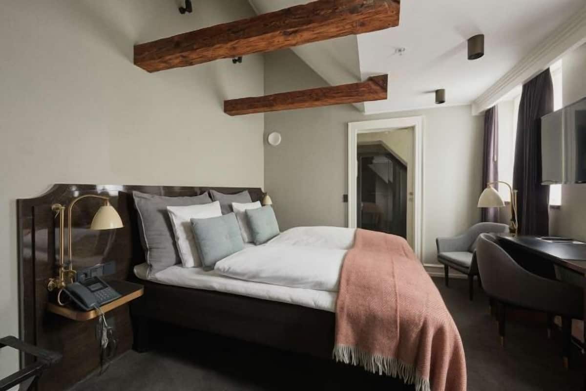 1 bedroom, minibar, in-room safe, desk