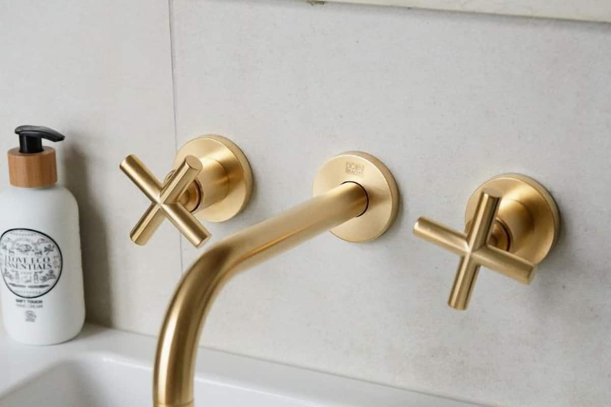 Medium | Banyo | Duş, saç kurutma makinesi, havlu