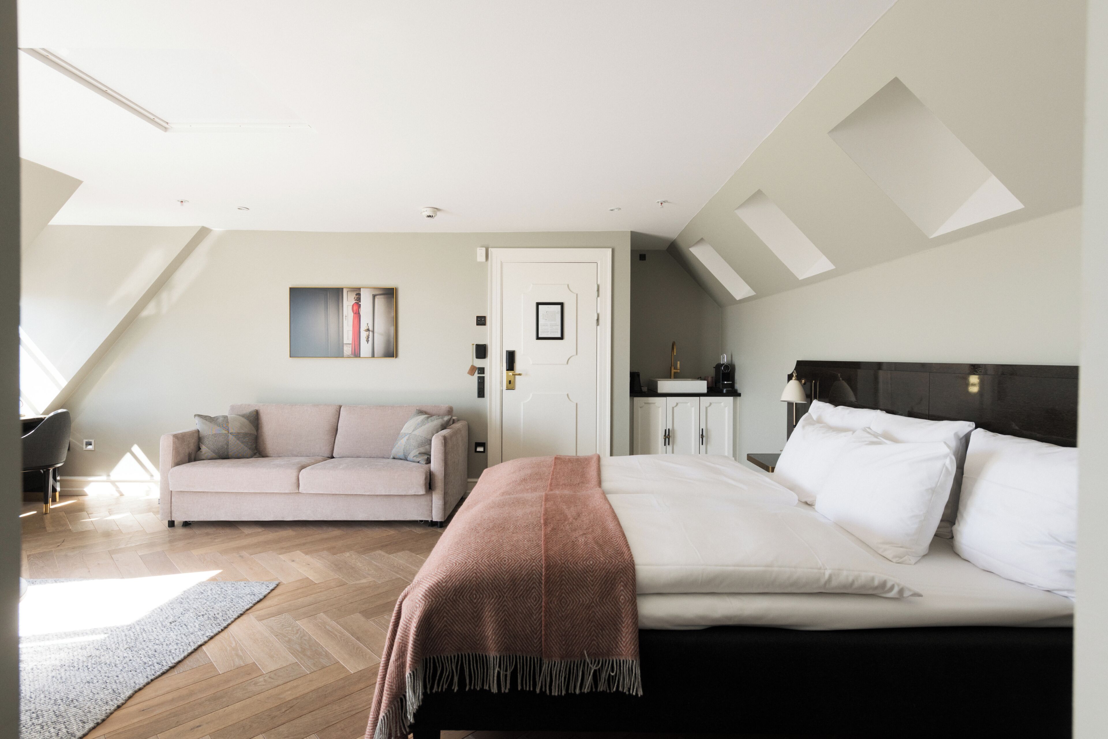 Penthouse | Minibar, pengeskab på værelset, skrivebord, mørklægningsgardiner