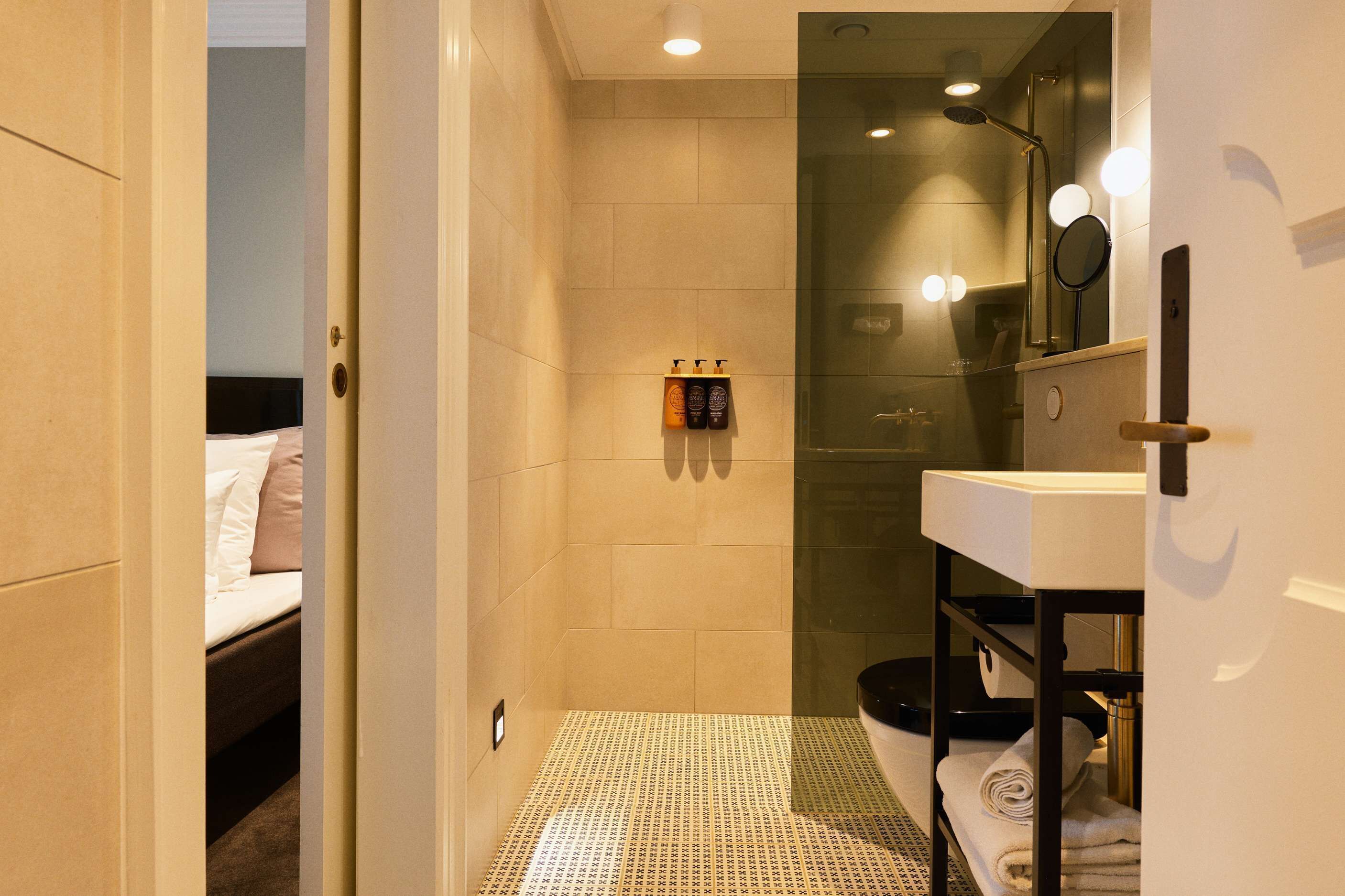 junior suite | bathroom | shower, hair dryer, towels