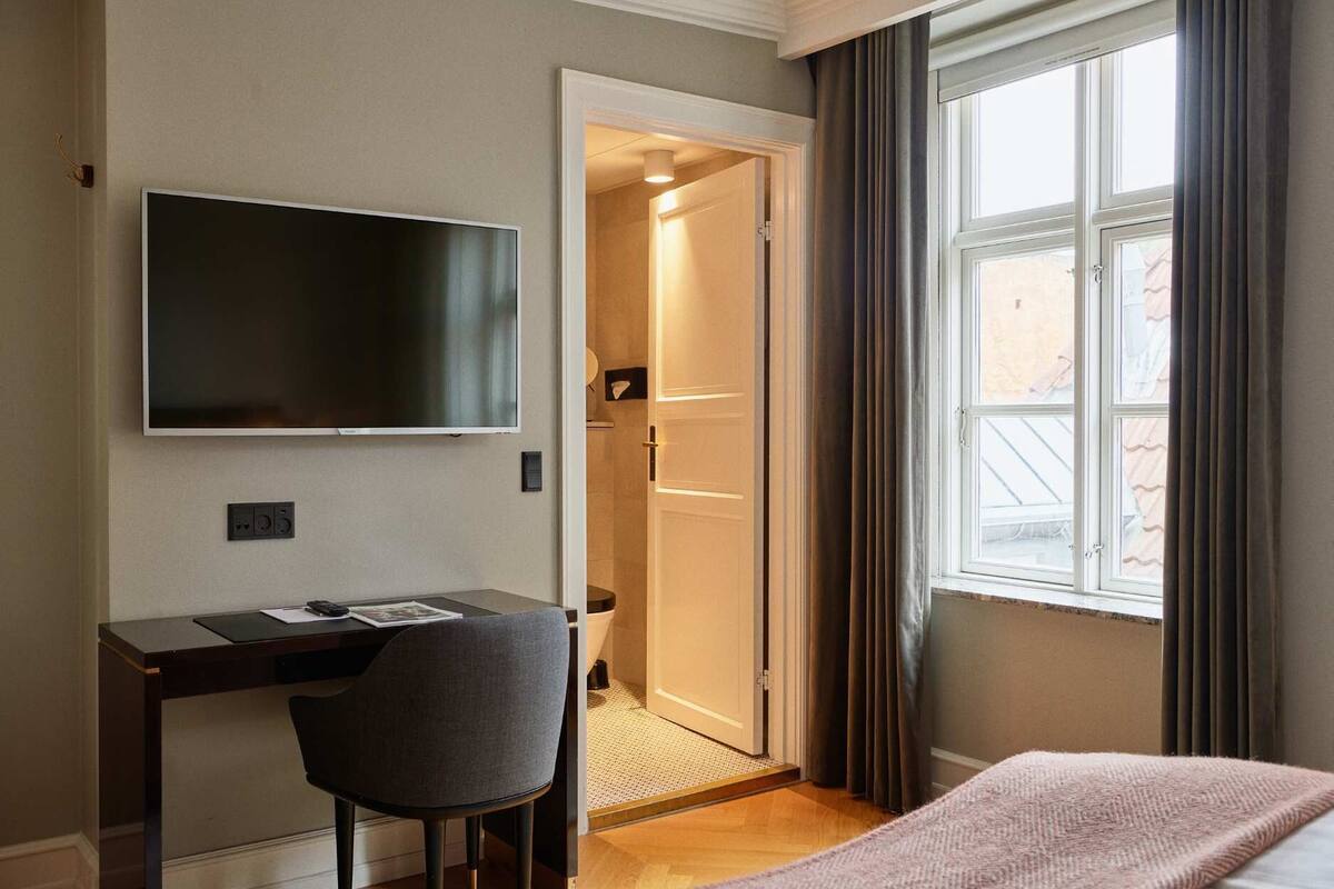 apartment | 1 bedroom, minibar, in-room safe, desk