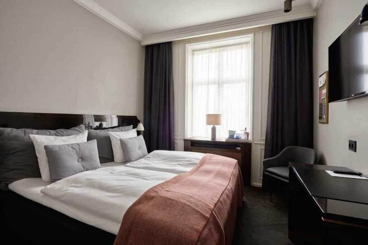 Minibar, in-room safe, desk, blackout drapes