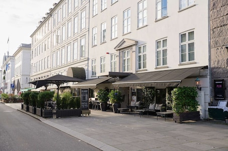 Front of property. Hotel SKT. Annæ