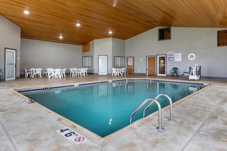 Indoor pool. Comfort Inn Dyersville Near Field of Dreams