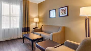 Suite, Mehrere Betten, Nichtraucher (2 Queen, 2 Person Sofa Bed)
