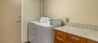 Comfort Inn & Suites near Six Flags