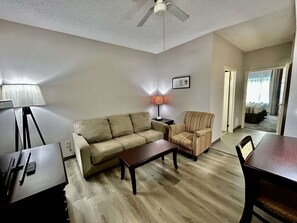 Suite, 1 Schlafzimmer, Nichtraucher | Hochwertige Bettwaren, Pillowtop-Betten, Schreibtisch