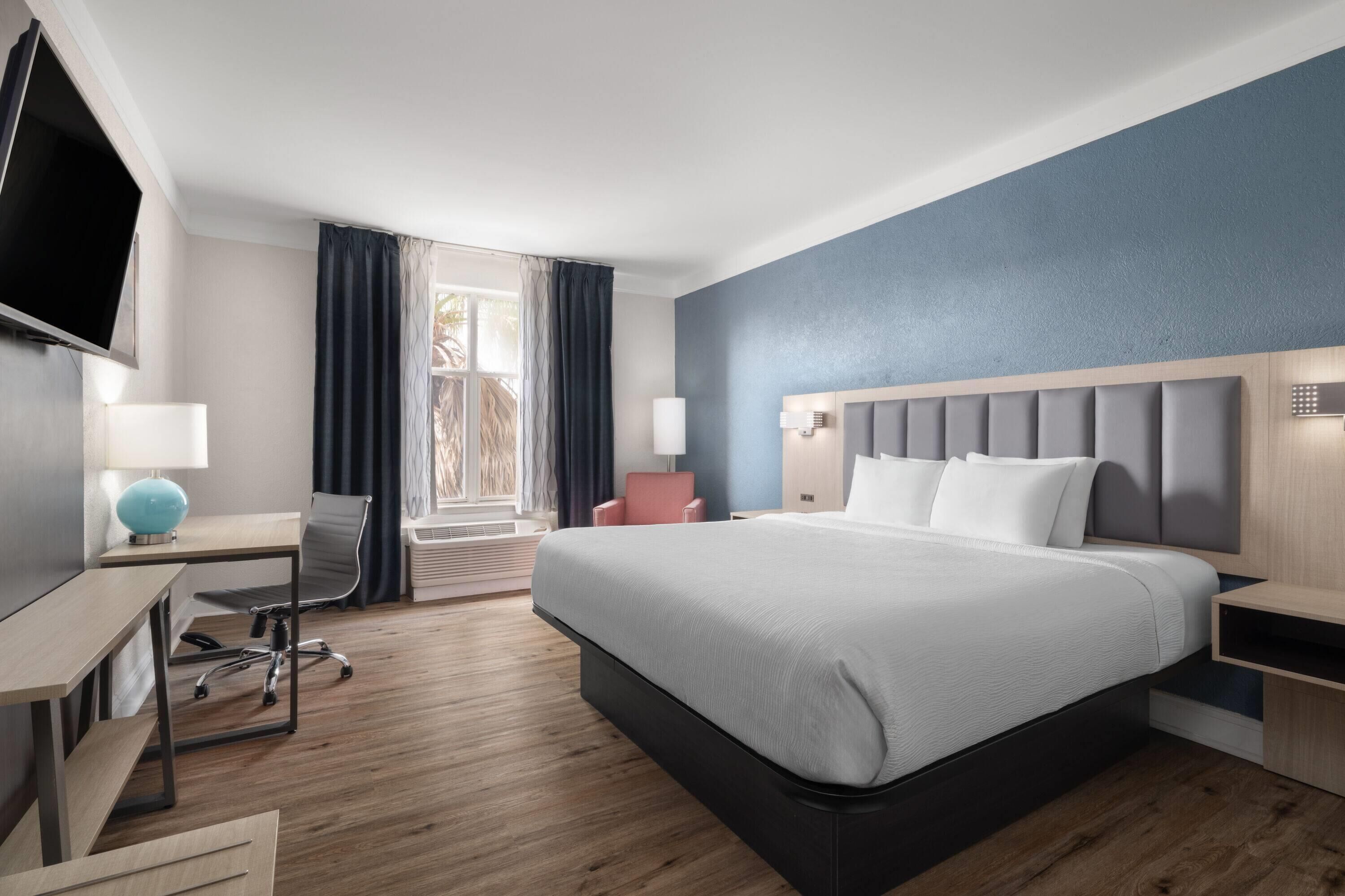 Standard Room, 1 King Bed