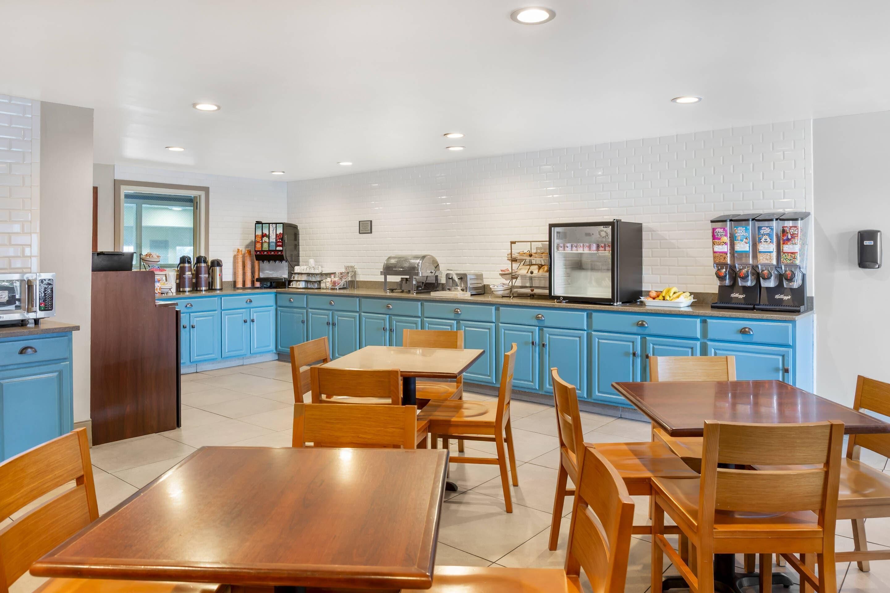 Free daily buffet breakfast