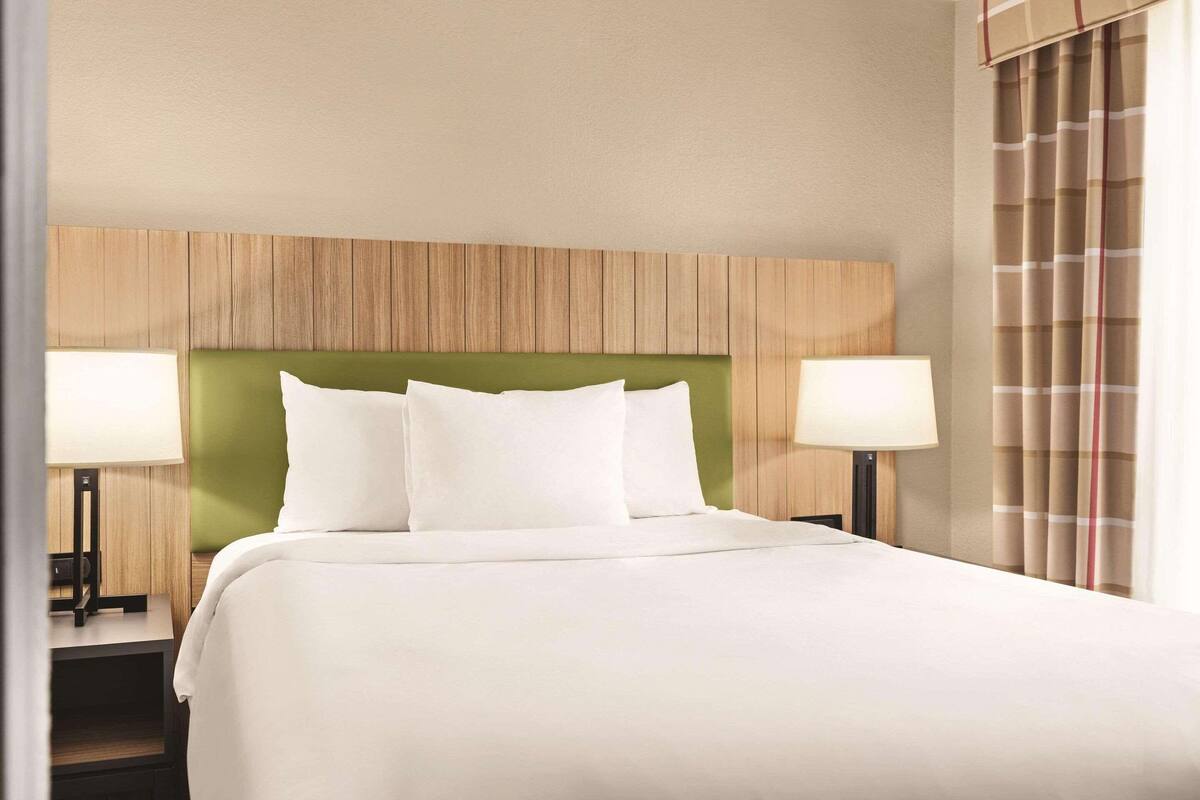 suite, 2 bedrooms, non smoking | premium bedding, desk, blackout curtains, iron/ironing board