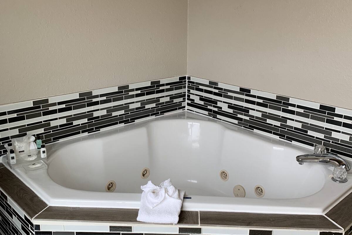 jetted bathtub