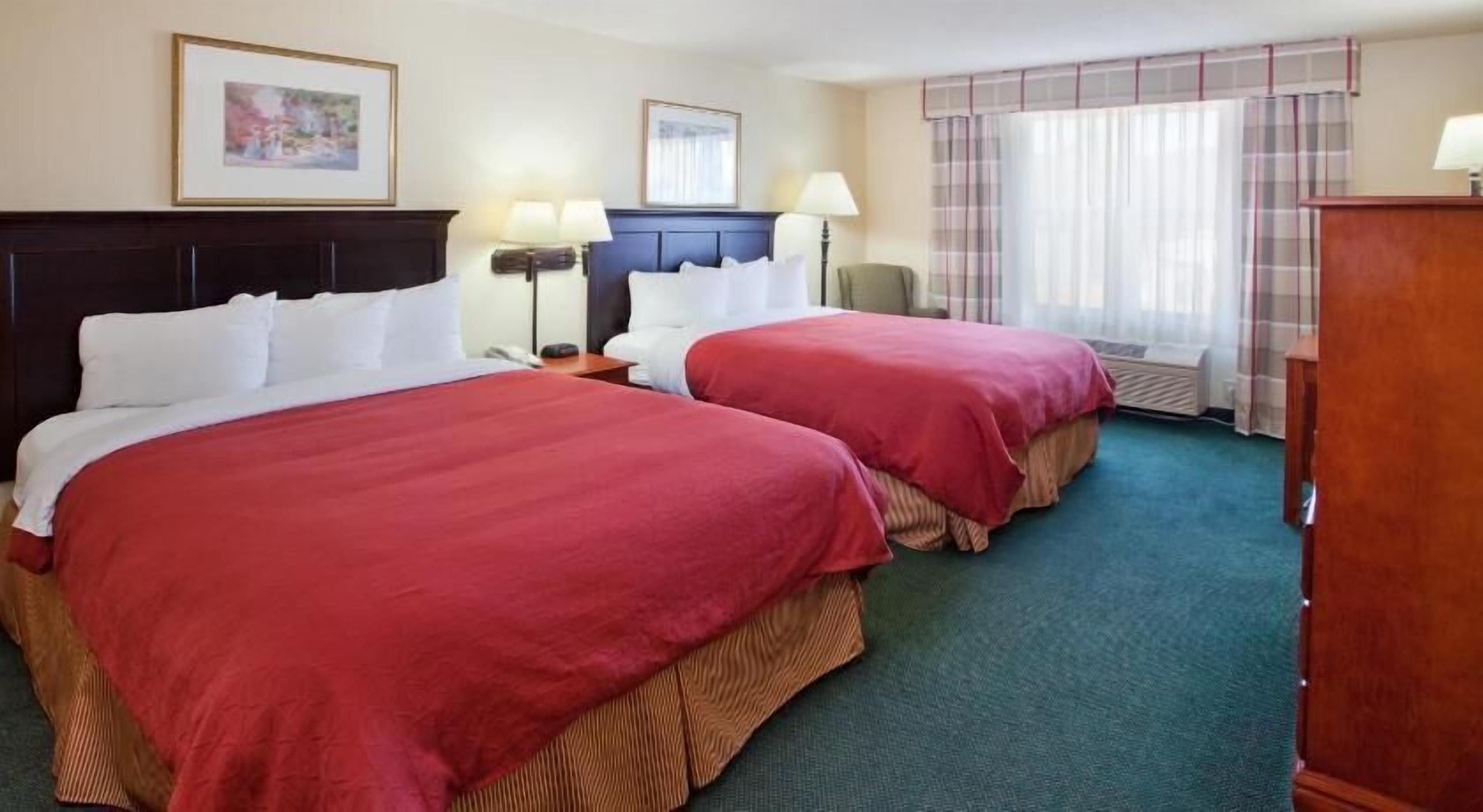 Premium bedding, down comforters, in-room safe, desk