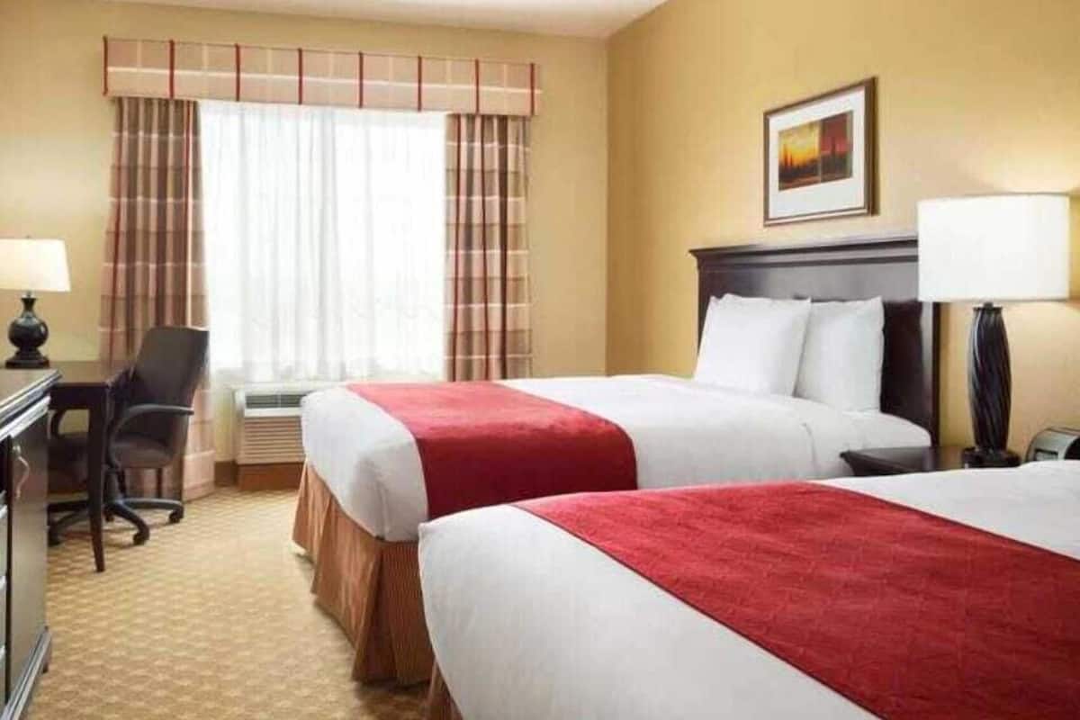 Premium bedding, down comforters, in-room safe, desk