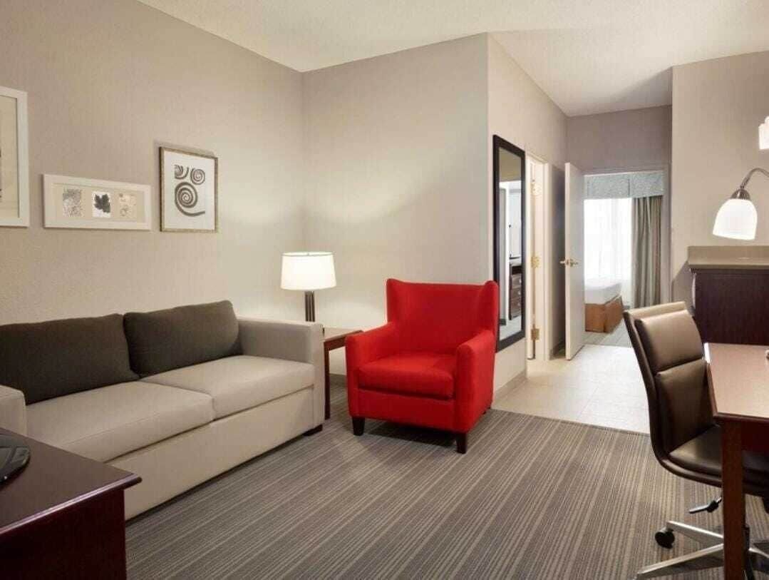Living area | 30-inch TV with cable channels